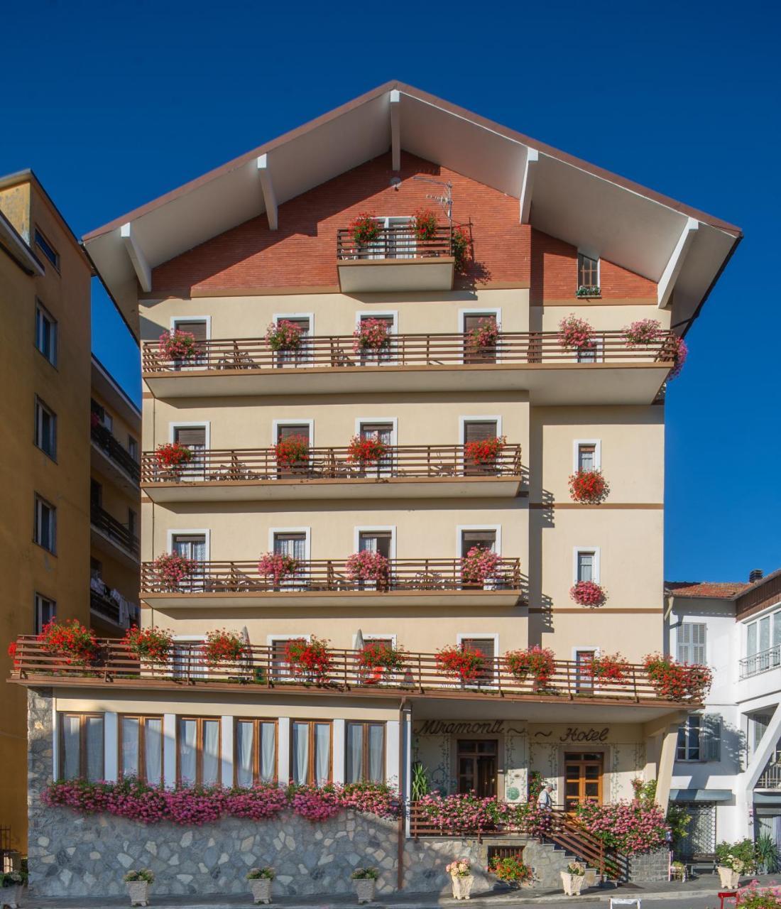Miramonti Hotel Calizzano Buitenkant foto